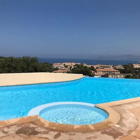 Location Pres De La Avec Terrasse Et Piscine En Copropriete * LʼÎle-Rousse